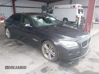 2013 BMW 7 Series 750Li с VIN WBAYE8C53DD132336, выставлен на аукционе IAAI как лот 42812991 с пробегом 174 099 миль миль и . История ставок и продаж доступна на DreamBid. Изображение 1.