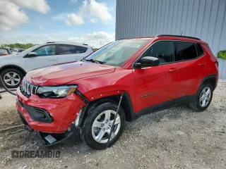 2024 Jeep Compass Latitude z VIN 3C4NJDBN0RT604876, wystawiony jako Copart lot #60846205 z przebiegiem 28 540 mil mil oraz Czysty tytuł • Clean title. Historia ofert i sprzedaży dostępna na DreamBid. Obrazek 1.