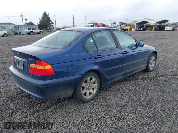 2004 BMW 3 Series 325i with VIN WBAET37414NH06040, listed as a IAAI auction lot 41793260 with 212,541 mi miles. Bid and sale history available at carsss.com. Image 4.