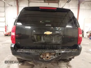 2013 Chevrolet Tahoe Commercial z VIN 1GNSK2E01DR331721, wystawiony jako IAAI lot #42093449 z przebiegiem 178 731 mil mil oraz . Historia ofert i sprzedaży dostępna na DreamBid. Obrazek 16.