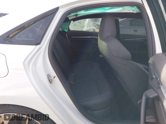 2024 Audi S3 Prestige z VIN WAUJ3DGY8RA070820, wystawiony jako IAAI lot #41106634 z przebiegiem 6358 mil mil oraz . Historia ofert i sprzedaży dostępna na DreamBid. Obrazek 8.