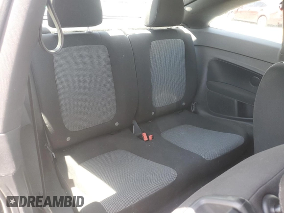 2018 Volkswagen Beetle S z VIN 3VWFD7AT6JM717370, wystawiony jako Copart lot #55814455 z przebiegiem 87 902 mil mil oraz Szkoda całkowita • Salvage title. Historia ofert i sprzedaży dostępna na DreamBid. Obrazek 10.