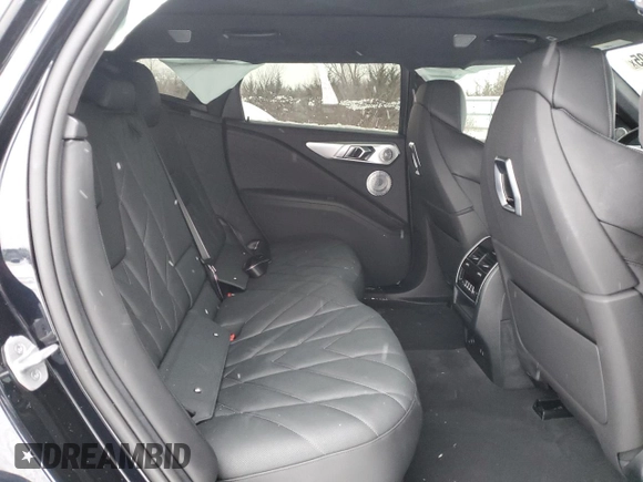 2023 BMW XM z VIN 5YM23CS05P9S28460, wystawiony jako Copart lot #41641905 z przebiegiem 9700 mil mil oraz Szkody całkowita. Historia ofert i sprzedaży dostępna na DreamBid. Obrazek 12.