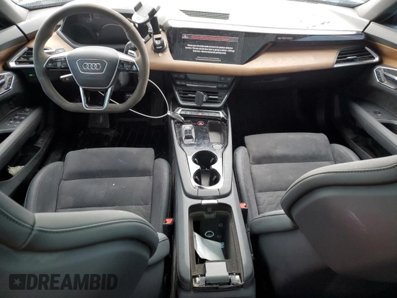 2023 Audi e-tron GT Premium Plus z VIN WAUFJBFW2P7002510, wystawiony jako Copart lot #44604894 z przebiegiem 14 833 mil mil oraz . Historia ofert i sprzedaży dostępna na DreamBid. Obrazek 8.