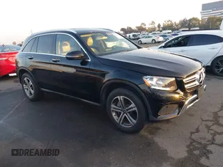 2019 Mercedes-Benz GLC 300 z VIN WDC0G4JB8KF558661, wystawiony jako IAAI lot #40959571 z przebiegiem 84 236 mil mil oraz . Historia ofert i sprzedaży dostępna na DreamBid. Obrazek 1.