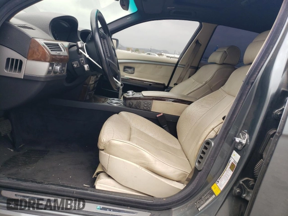 2006 BMW 7 Series 750Li z VIN WBAHN83536DT62073, wystawiony jako Copart lot #55636605 z przebiegiem 146 921 mil mil oraz Czysty tytuł • Clean title. Historia ofert i sprzedaży dostępna na DreamBid. Obrazek 7.