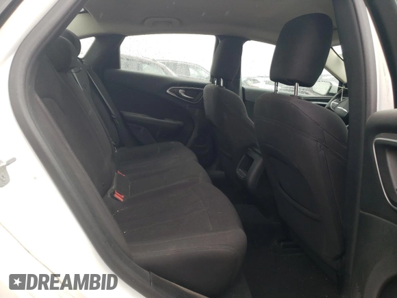 2015 Chrysler 200 Limited z VIN 1C3CCCAB6FN529958, wystawiony jako Copart lot #57939465 z przebiegiem 119 844 mil mil oraz Szkoda całkowita • Salvage title. Historia ofert i sprzedaży dostępna na DreamBid. Obrazek 10.