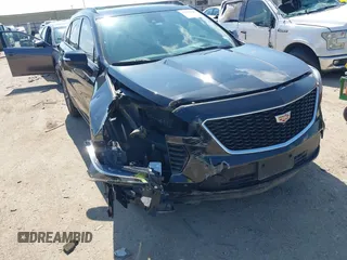 2019 Cadillac XT4 FWD Sport z VIN 1GYFZER46KF125100, wystawiony jako IAAI lot #42221290 z przebiegiem 79 491 mil mil oraz . Historia ofert i sprzedaży dostępna na DreamBid. Obrazek 1.