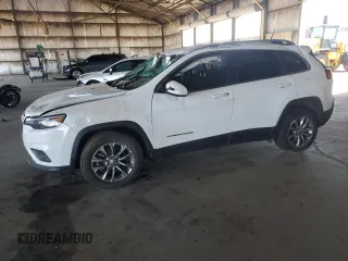2019 Jeep Cherokee Latitude Plus z VIN 1C4PJLLB8KD382154, wystawiony jako Copart lot #57723185 z przebiegiem 89 329 mil mil oraz Szkoda całkowita • Salvage title. Historia ofert i sprzedaży dostępna na DreamBid. Obrazek 1.