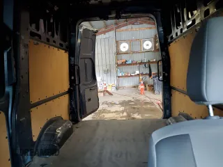 2020 Nissan NV Cargo S z VIN 1N6BF0LY5LN807871, wystawiony jako Copart lot #60689345 z przebiegiem 271 391 mil mil oraz Czysty tytuł • Clean title. Historia ofert i sprzedaży dostępna na DreamBid. Obrazek 10.