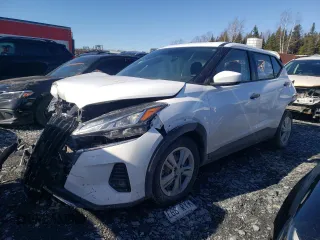 2023 Nissan Kicks S z VIN 3N1CP5BV6PL487073, wystawiony jako Copart lot #49204735 z przebiegiem 47 592 mil mil oraz Szkoda całkowita • Salvage title. Historia ofert i sprzedaży dostępna na DreamBid. Obrazek 1.