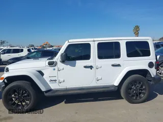 2021 Jeep Wrangler Unlimited Sahara z VIN 1C4JJXP6XMW765398, wystawiony jako IAAI lot #41592185 z przebiegiem 26 834 mil mil oraz . Historia ofert i sprzedaży dostępna na DreamBid. Obrazek 14.