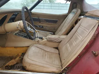 1975 Chevrolet Corvette z VIN 1Z37T5S438077, wystawiony jako Copart lot #56787605 z przebiegiem Nie podano mil oraz Czysty tytuł • Clean title. Historia ofert i sprzedaży dostępna na DreamBid. Obrazek 10.