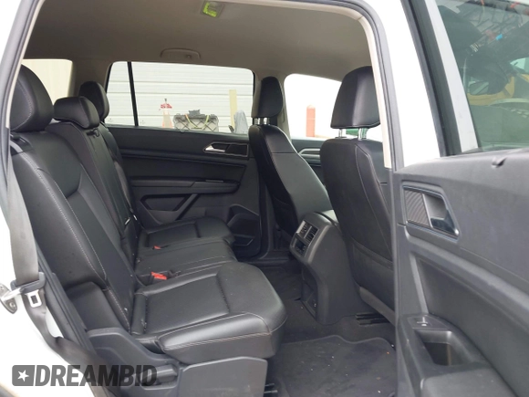 2019 Volkswagen Atlas SE with VIN 1V2WR2CA2KC545696, listed as a IAAI auction lot 42076774 with 138,564 mi miles and . Bid and sale history available at DreamBid. Image 8.