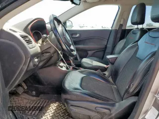2020 Jeep Compass Trailhawk z VIN 3C4NJDDB6LT202919, wystawiony jako Copart lot #66373195 z przebiegiem 122 039 mil mil oraz Czysty tytuł • Clean title. Historia ofert i sprzedaży dostępna na DreamBid. Obrazek 7.