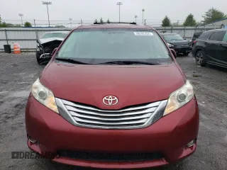 2011 Toyota Sienna XLE z VIN 5TDDK3DC6BS014552, wystawiony jako Copart lot #58292205 z przebiegiem 95 898 mil mil oraz Czysty tytuł • Clean title. Historia ofert i sprzedaży dostępna na DreamBid. Obrazek 5.