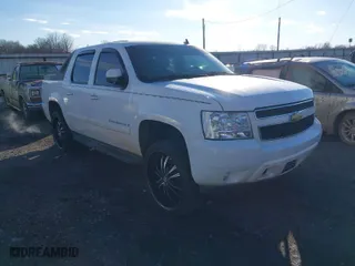 2008 Chevrolet Avalanche LT w/2LT with VIN 3GNEC12028G274590, listed as a IAAI auction lot 41254172 with 350,385 mi miles. Bid and sale history available at carsss.com. Image 1.