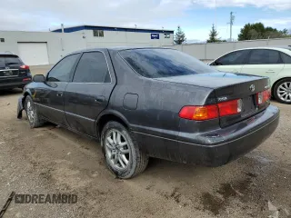 2001 Toyota Camry LE z VIN JT2BF22K010295564, wystawiony jako Copart lot #55111755 z przebiegiem 379 337 mil mil oraz Szkody całkowita. Historia ofert i sprzedaży dostępna na DreamBid. Obrazek 2.