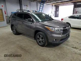 2016 Toyota Highlander XLE z VIN 5TDJKRFH0GS500635, wystawiony jako Copart lot #55602525 z przebiegiem 108 930 mil mil oraz Czysty tytuł • Clean title. Historia ofert i sprzedaży dostępna na DreamBid. Obrazek 4.