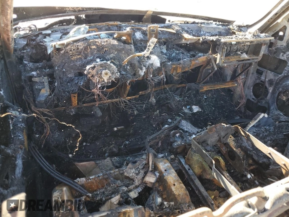 2003 GMC Sierra 2500HD SLE z VIN 1GTHK29U33E101443, wystawiony jako Copart lot #43311685 z przebiegiem Nie podano mil oraz Nie do naprawy • Non repairable. Historia ofert i sprzedaży dostępna na DreamBid. Obrazek 8.