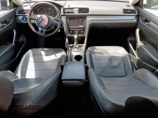 2014 Volkswagen Passat Wolfsburg Edition z VIN 1VWAT7A36EC030197, wystawiony jako Copart lot #59638335 z przebiegiem 236 622 mil mil oraz Szkoda całkowita • Salvage title. Historia ofert i sprzedaży dostępna na DreamBid. Obrazek 8.