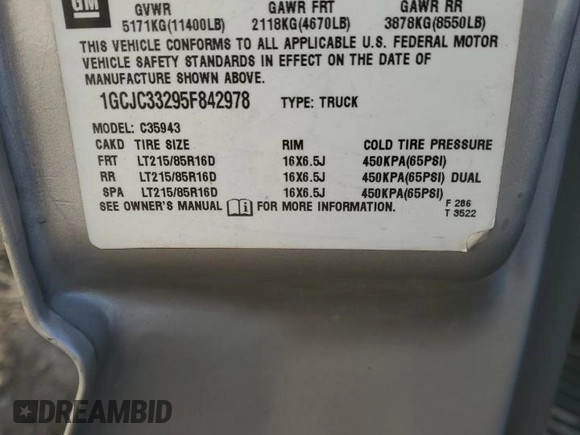 2005 Chevrolet Silverado 3500 LT z VIN 1GCJC33295F842978, wystawiony jako Copart lot #76888184 z przebiegiem Nie podano mil oraz Szkoda całkowita • Salvage title. Historia ofert i sprzedaży dostępna na DreamBid. Obrazek 10.