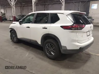 2024 Nissan Rogue S z VIN 5N1BT3AB2RC732834, wystawiony jako IAAI lot #42362033 z przebiegiem 6 642 mil mil oraz . Historia ofert i sprzedaży dostępna na DreamBid. Obrazek 3.