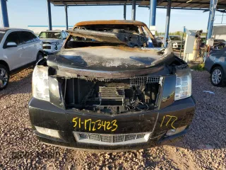 2013 Cadillac Escalade Platinum Edition z VIN 1GYS3DEF1DR272119, wystawiony jako Copart lot #55481215 z przebiegiem Nie podano mil oraz Nie do naprawy. Historia ofert i sprzedaży dostępna na DreamBid. Obrazek 5.