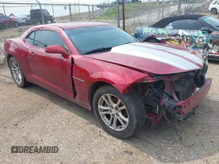 2015 Chevrolet Camaro LS z VIN 2G1FB1E34F9238731, wystawiony jako IAAI lot #42425016 z przebiegiem 211 249 mil mil oraz . Historia ofert i sprzedaży dostępna na DreamBid. Obrazek 1.