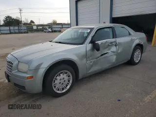 2005 Chrysler 300 300 z VIN 2C3JA43R15H134414, wystawiony jako Copart lot #53083505 z przebiegiem 125 663 mil mil oraz Szkoda całkowita • Salvage title. Historia ofert i sprzedaży dostępna na DreamBid. Obrazek 1.