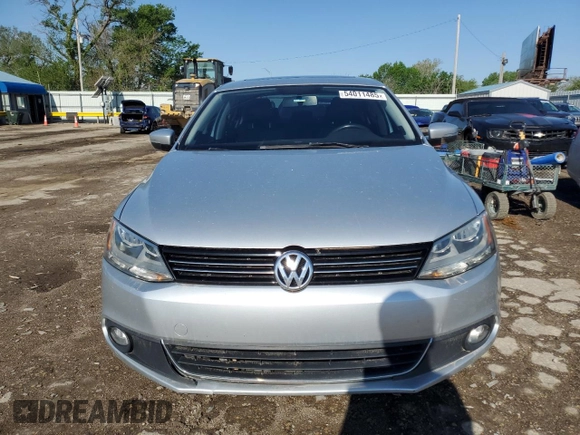 2013 Volkswagen Jetta SEL with VIN 3VWLX7AJ9DM392257, listed as a Copart auction lot 54011485 with 119,903 mi miles and Salvage title. Bid and sale history available at DreamBid. Image 5.