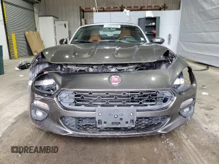 2017 FIAT 124 Spider Elaborazione Abarth z VIN JC1NFAEK1H0125019, wystawiony jako Copart lot #51663565 z przebiegiem Nie podano mil oraz Szkoda całkowita • Salvage title. Historia ofert i sprzedaży dostępna na DreamBid. Obrazek 5.