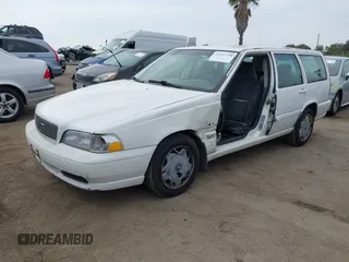 1998 Volvo V70 с VIN YV1LW5541W2350300, выставлен на аукционе IAAI как лот 42343799 с пробегом 286 071 миль миль и . История ставок и продаж доступна на DreamBid. Изображение 2.