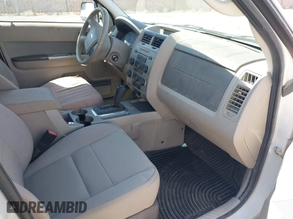 2011 Ford Escape XLT z VIN 1FMCU9DGXBKA93027, wystawiony jako IAAI lot #42712059 z przebiegiem 121 820 mil mil oraz . Historia ofert i sprzedaży dostępna na DreamBid. Obrazek 5.