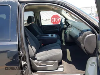 2007 Chevrolet Tahoe LS with VIN 1GNFC13C47J406467, listed as a IAAI auction lot 42081860 with 275,814 mi miles and . Bid and sale history available at DreamBid. Image 5.