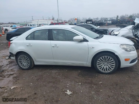 2012 Suzuki Kizashi SE with VIN JS2RF9A39C6100107, listed as a IAAI auction lot 41132911 with 204,646 mi miles. Bid and sale history available at carsss.com. Image 14.