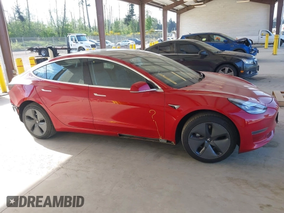 2020 Tesla Model 3 Standard Range Plus z VIN 5YJ3E1EA7LF611669, wystawiony jako IAAI lot #42179974 z przebiegiem 17 696 mil mil oraz . Historia ofert i sprzedaży dostępna na DreamBid. Obrazek 14.
