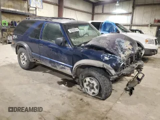 2001 Chevrolet Blazer LS z VIN 1GNCT18W01K143093, wystawiony jako Copart lot #82650514 z przebiegiem Nie podano mil oraz Szkoda całkowita • Salvage title. Historia ofert i sprzedaży dostępna na DreamBid. Obrazek 4.