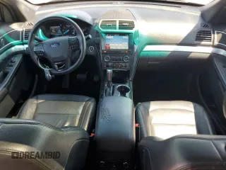 2017 Ford Explorer XLT z VIN 1FM5K7D8XHGA40965, wystawiony jako Copart lot #61990305 z przebiegiem 154 534 mil mil oraz Szkoda całkowita • Salvage title. Historia ofert i sprzedaży dostępna na DreamBid. Obrazek 8.