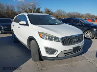 2016 Kia Sorento LX with VIN 5XYPG4A56GG011777, listed as a IAAI auction lot 41390304 with 179,136 mi miles. Bid and sale history available at carsss.com. Image 1.