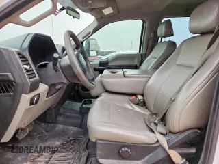 2017 Ford F-250 XL z VIN 1FT7W2A67HEF11151, wystawiony jako Copart lot #57052135 z przebiegiem 237 681 mil mil oraz Szkoda całkowita • Salvage title. Historia ofert i sprzedaży dostępna na DreamBid. Obrazek 7.