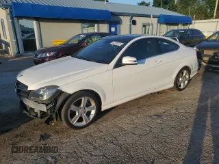 2015 Mercedes-Benz C 250 with VIN WDDGJ4HB6FG371226, listed as a Copart auction lot 62108275 with 70,019 mi miles and Clean title. Bid and sale history available at DreamBid. Image 1.