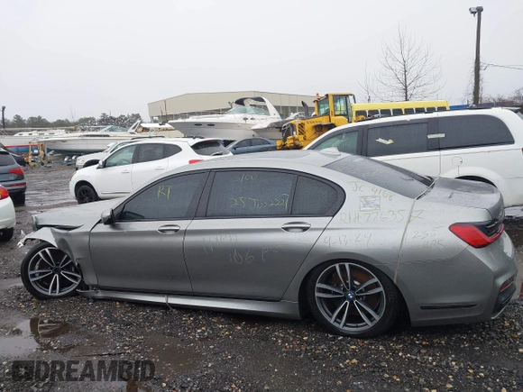 2021 BMW 7 Series 750i xDrive with VIN WBA7U2C09MCF54281, listed as a IAAI auction lot 41725986 with Not provided miles and . Bid and sale history available at DreamBid. Image 13.