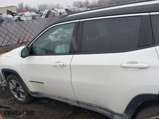 2018 Jeep Compass Limited with VIN 3C4NJDCB6JT113303, listed as a IAAI auction lot 41127866 with 99,345 mi miles. Bid and sale history available at carsss.com. Image 14.