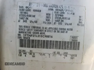 2001 Ford F-250 XL z VIN 1FTNF21L31EC98816, wystawiony jako Copart lot #72825944 z przebiegiem 145 083 mil mil oraz Szkoda całkowita • Salvage title. Historia ofert i sprzedaży dostępna na DreamBid. Obrazek 12.