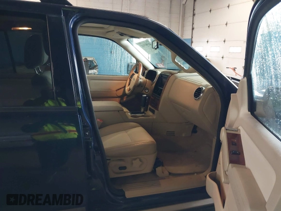 2006 Ford Explorer Eddie Bauer z VIN 1FMEU748X6UB09159, wystawiony jako IAAI lot #41951982 z przebiegiem 209 730 mil mil oraz . Historia ofert i sprzedaży dostępna na DreamBid. Obrazek 5.