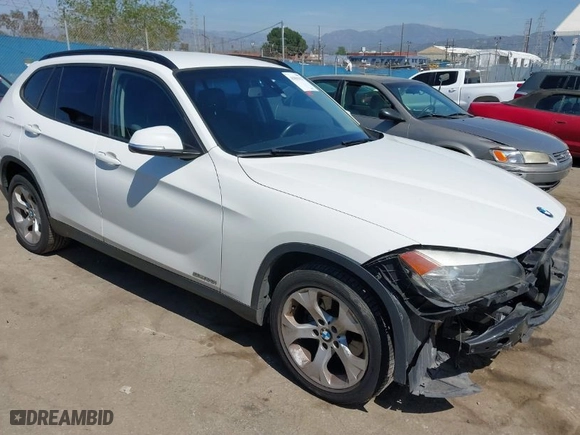 2014 BMW X1 sDrive28i with VIN WBAVM1C5XEVW53725, listed as a IAAI auction lot 41859427 with 181,892 mi miles. Bid and sale history available at carsss.com. Image 1.