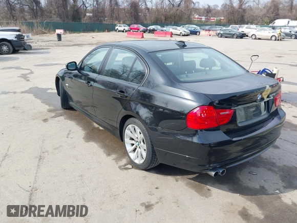 2011 BMW 3 Series 328i xDrive z VIN WBAPK7G55BNN87270, wystawiony jako IAAI lot #41907780 z przebiegiem 168 844 mil mil oraz . Historia ofert i sprzedaży dostępna na DreamBid. Obrazek 3.