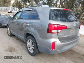 2015 Kia Sorento LX with VIN 5XYKTDA79FG584016, listed as a IAAI auction lot 41703361 with 123,265 mi miles. Bid and sale history available at carsss.com. Image 3.