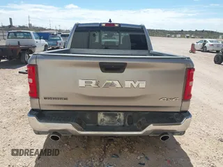 2025 Ram 1500 Big Horn z VIN 1C6SRFFP9SN581193, wystawiony jako IAAI lot #41874738 z przebiegiem 27 347 mil mil oraz . Historia ofert i sprzedaży dostępna na DreamBid. Obrazek 16.